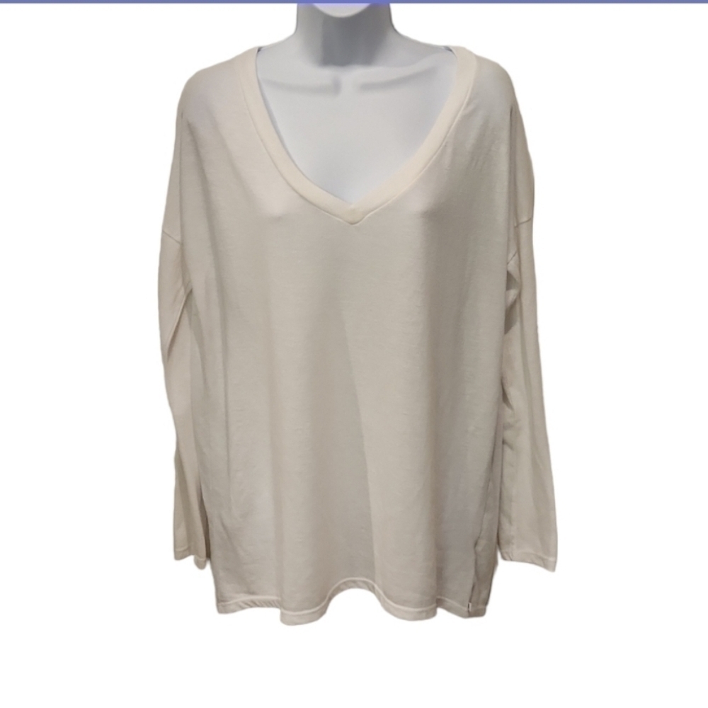 𝅺victoria's Secret Semi Sheer Vneck Long Sleeve Tee